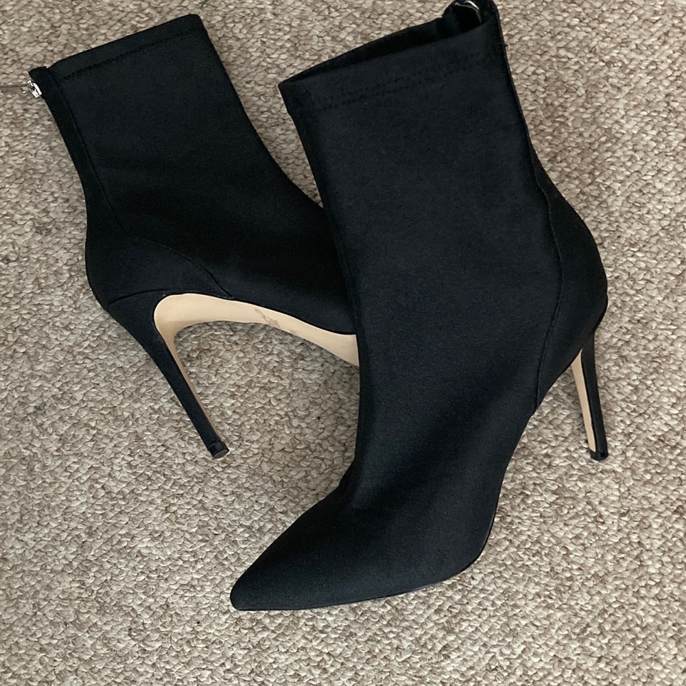 Jewel Badgley Mischka Black Ankle Booties